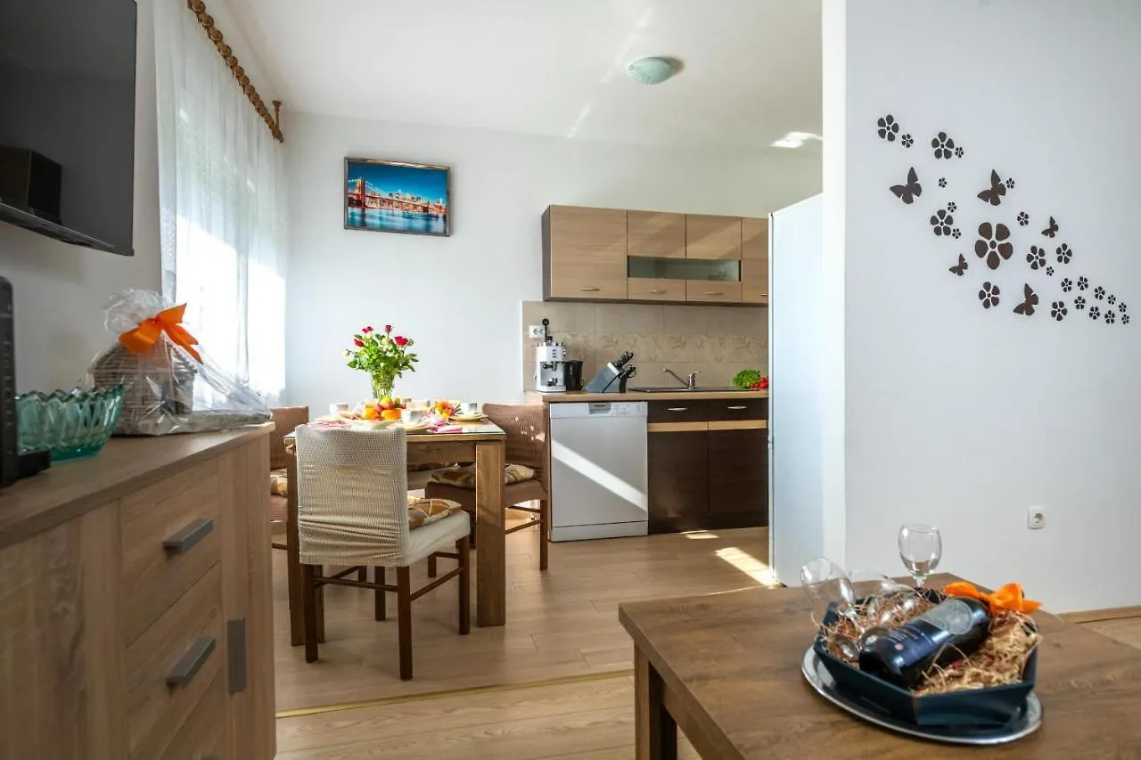 Apartment Bell Amour Pula 0*,  Kroatien