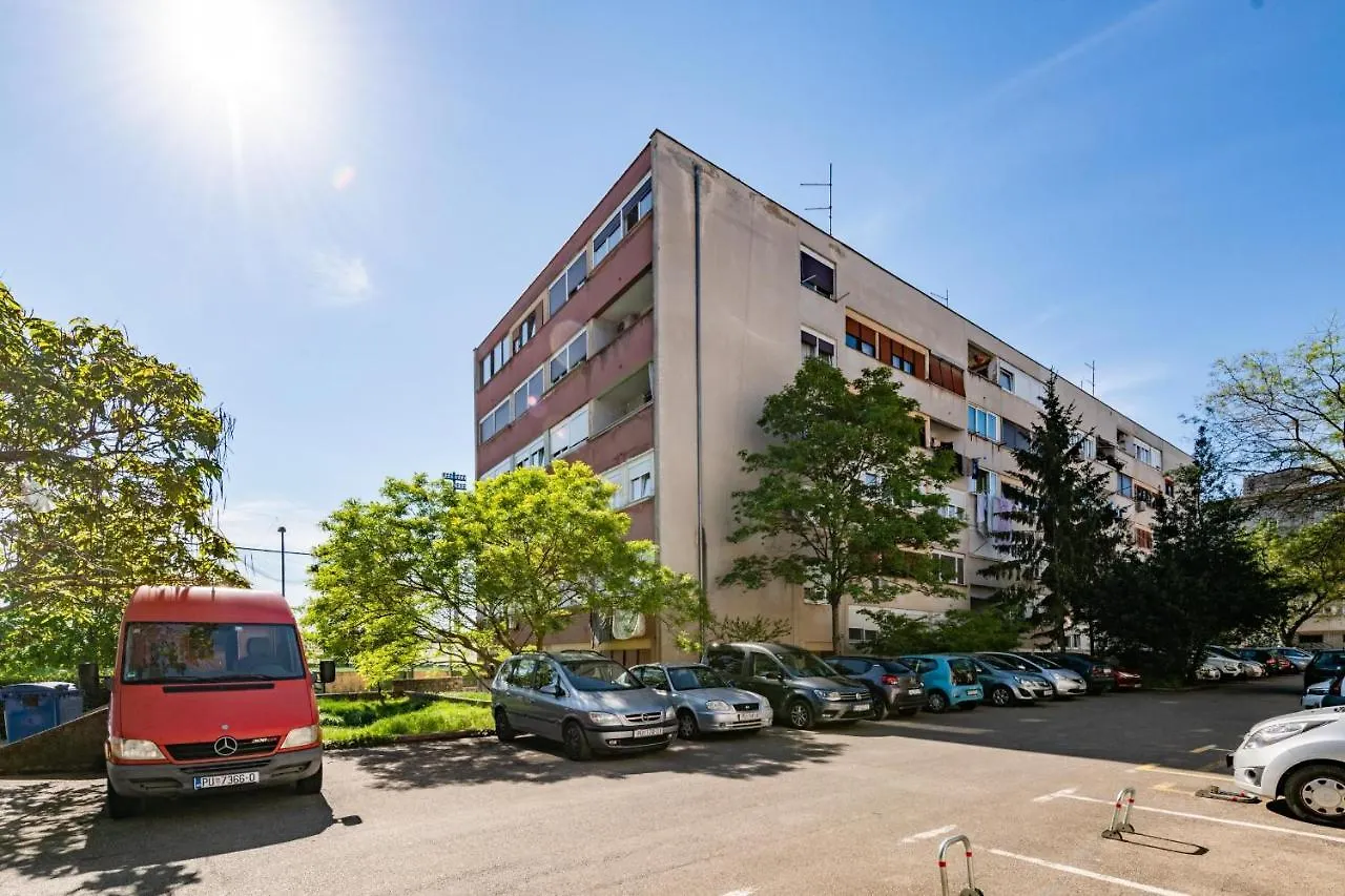 Apartment Bell Amour Pula 0*,  Kroatien